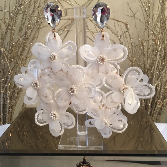 Jewelry - White Flowers&Pearls Earrings✨✨